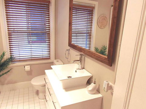YSG The Edward Townhouse 157 Steps To Town - Accommodation Sunshine Coast 2