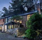 The Stone on the Hill 3 bedroom house - Accommodation Sunshine Coast