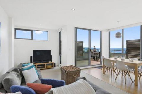 POINT GREY APARTMENT 2 Ocean VIews With Wifi - Accommodation Sunshine Coast 2