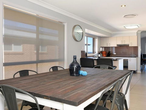 Sunset Over Neptune Pet Friendly 5 Min To Beach - Accommodation Sunshine Coast 1