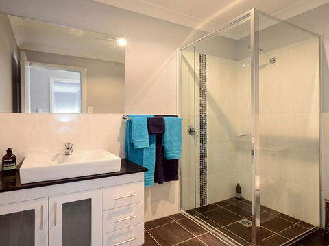 Sunset Over Neptune Pet Friendly 5 Min To Beach - Accommodation Sunshine Coast 4