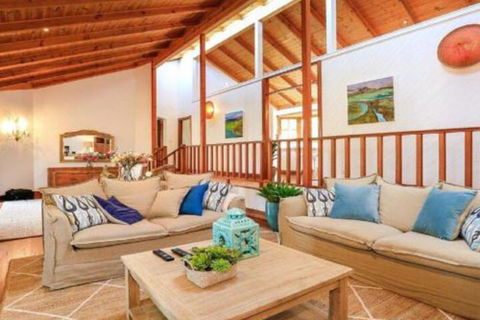 Treetops Elegant Inviting Designer Cedar Home - Accommodation Sunshine Coast 7