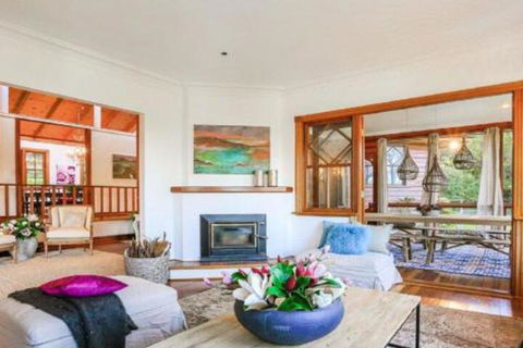 Treetops Elegant Inviting Designer Cedar Home - Accommodation Sunshine Coast 6