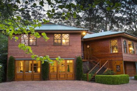 Treetops Elegant Inviting Designer Cedar Home - Accommodation Sunshine Coast 0