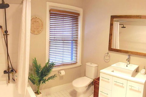 YSG The Edward Townhouses 155 & 157 Steps To Town - Accommodation Sunshine Coast 6