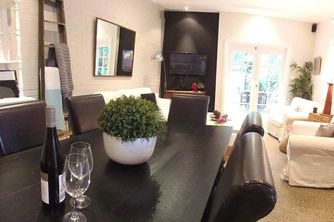 YSG The Edward Townhouses 155 & 157 Steps To Town - Accommodation Sunshine Coast 2
