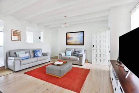 Azure Absolute Beachfront Pet Friendly - Accommodation Sunshine Coast 5