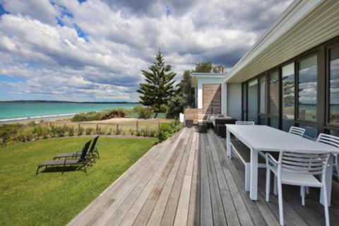 Azure Absolute Beachfront Pet Friendly - Accommodation Sunshine Coast 0