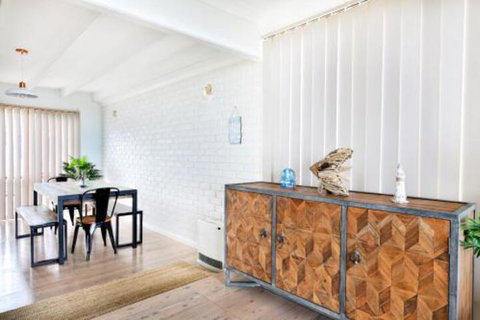 Azure Absolute Beachfront Pet Friendly - Accommodation Sunshine Coast 4