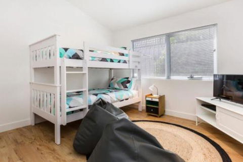 PALM COURT RETREAT MORNINGTON - Accommodation Sunshine Coast 3