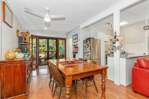 BEACH RETREAT - Accommodation Sunshine Coast 3