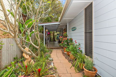 BEACH RETREAT - Accommodation Sunshine Coast 1