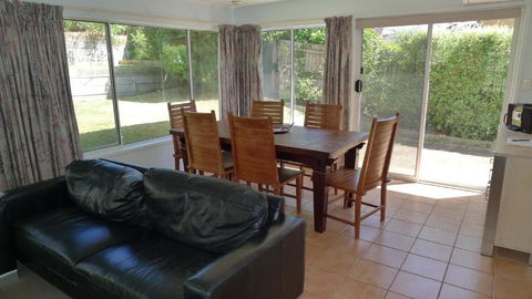 BEACHPOINT COTTAGE - Accommodation Sunshine Coast 3