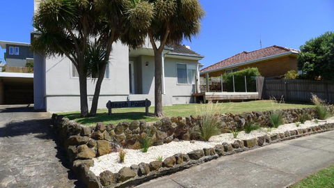 BEACHPOINT COTTAGE - Accommodation Sunshine Coast 2