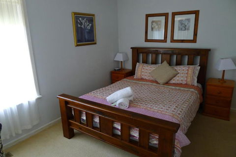 BEACHPOINT COTTAGE - Accommodation Sunshine Coast 4