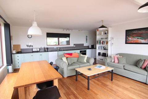 DOLPHIN LOOKOUT COTTAGE Amazing Views Of The Bay Of Fires - Accommodation Sunshine Coast 6