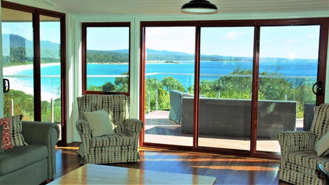 DOLPHIN LOOKOUT COTTAGE Amazing Views Of The Bay Of Fires - Accommodation Sunshine Coast 3