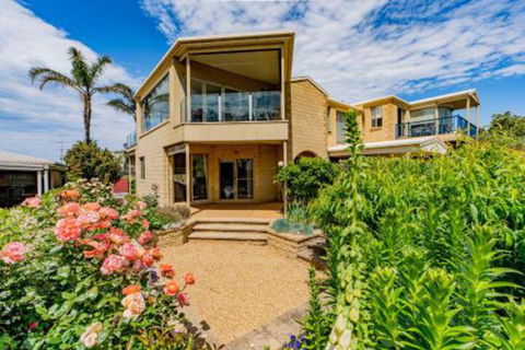 VIEWS FOREVER INVERLOCH - Accommodation Sunshine Coast 5