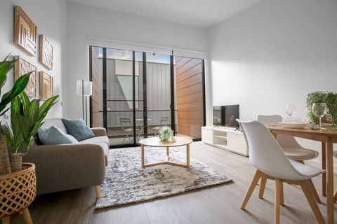 Elegant Stylish Living@mooneeponds Wifi/parking - Accommodation Sunshine Coast 2