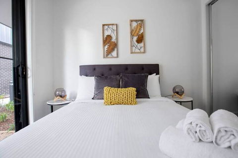 Elegant Stylish Living@mooneeponds Wifi/parking - Accommodation Sunshine Coast 4
