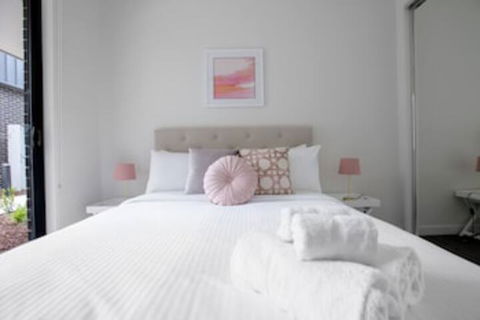 Designer Warm Homeatmooneeponds+parking / Wifi - Accommodation Sunshine Coast 0