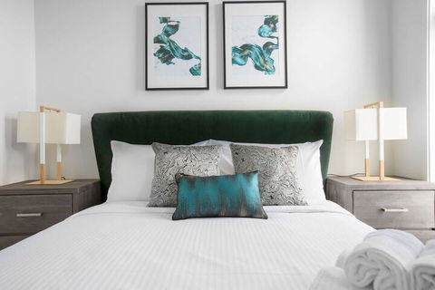 Taste Of Art! Stunning Townhouse Stayatmoonee Ponds - Accommodation Sunshine Coast 3