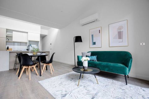 Taste Of Art! Stunning Townhouse Stayatmoonee Ponds - Accommodation Sunshine Coast 1