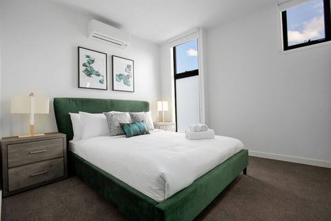Taste Of Art! Stunning Townhouse Stayatmoonee Ponds - Accommodation Sunshine Coast 6