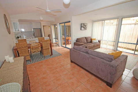 Santa Barbara - Accommodation Sunshine Coast 1
