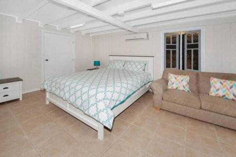 Studio 258 On Lake - Accommodation Sunshine Coast 3