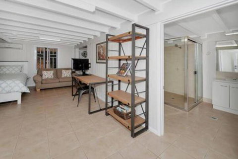 Studio 258 On Lake - Accommodation Sunshine Coast 2