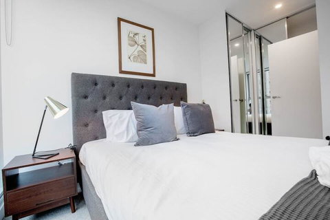 City Living At Best Location In Melbourne - Accommodation Sunshine Coast 5