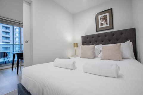 City Living At Best Location In Melbourne - Accommodation Sunshine Coast 3