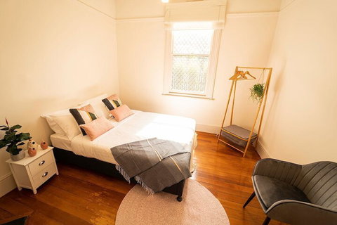 96 New Town Unit - Accommodation Sunshine Coast 1