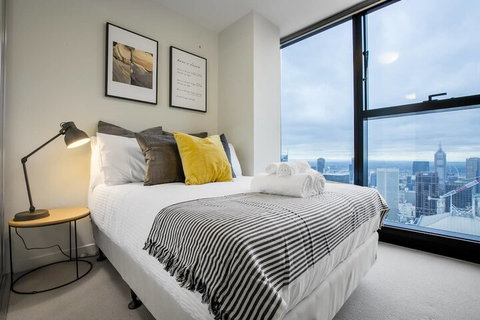 Stunning 2 Bed On Collins With Pool In Southern Cross - Accommodation Sunshine Coast 4