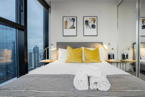 Stunning 2 Bed On Collins With Pool In Southern Cross - Accommodation Sunshine Coast 7