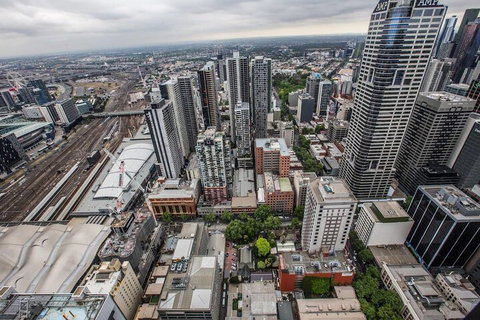 Stunning 2 Bed On Collins With Pool In Southern Cross - Accommodation Sunshine Coast 1