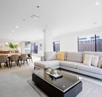 Lightful Charming House With Free Parking - Accommodation Sunshine Coast
