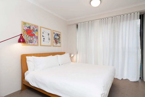 Amazing Studio With Pool In Central Sydney - Accommodation Sunshine Coast 5