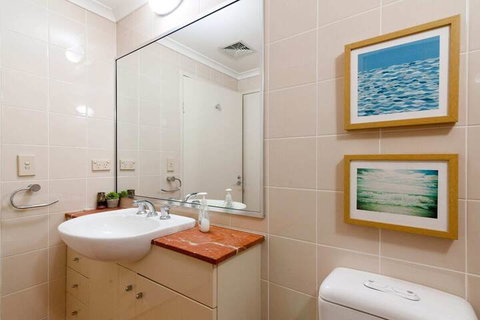 Amazing Studio With Pool In Central Sydney - Accommodation Sunshine Coast 3