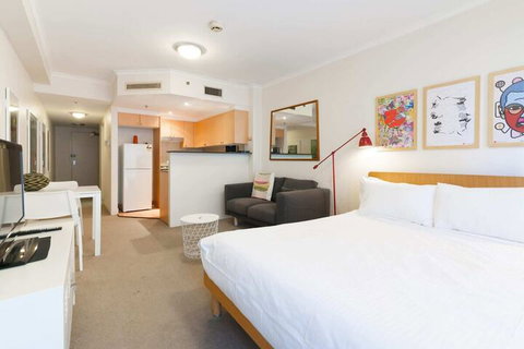 Amazing Studio With Pool In Central Sydney - Accommodation Sunshine Coast 7