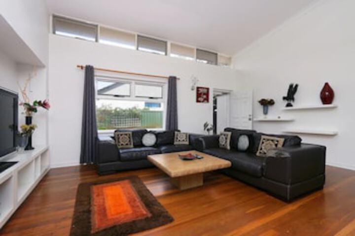 Mount Claremont WA Accommodation Sunshine Coast