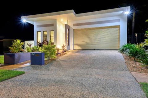 Luxury Darwin City Lights Jacuzzi Central Location Large House New Furnishings - Accommodation Sunshine Coast 0