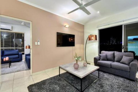 Luxury Darwin City Lights Jacuzzi Central Location Large House New Furnishings - Accommodation Sunshine Coast 1