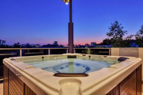 Luxury Darwin City Lights Jacuzzi Central Location Large House New Furnishings - Accommodation Sunshine Coast 6