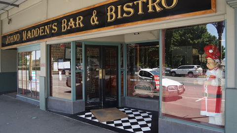 Madden's Commercial Hotel - Accommodation Sunshine Coast 2