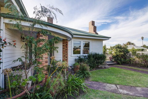 Deckhouse - Accommodation Sunshine Coast 1
