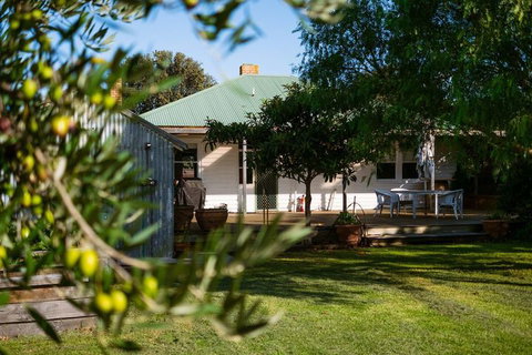 Deckhouse - Accommodation Sunshine Coast 2