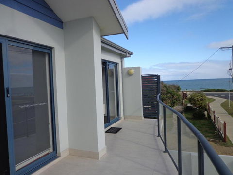 The Beach Villa Bunbury - Accommodation Sunshine Coast 2
