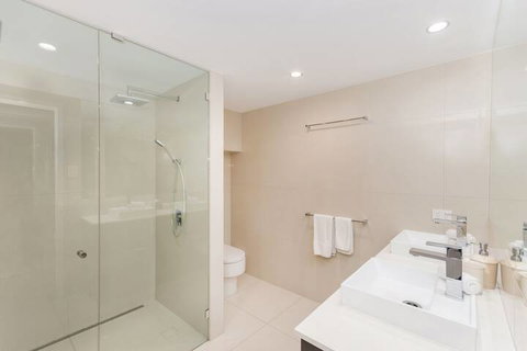 Luxury PoolSide Apartment In Beachfront - Accommodation Sunshine Coast 7